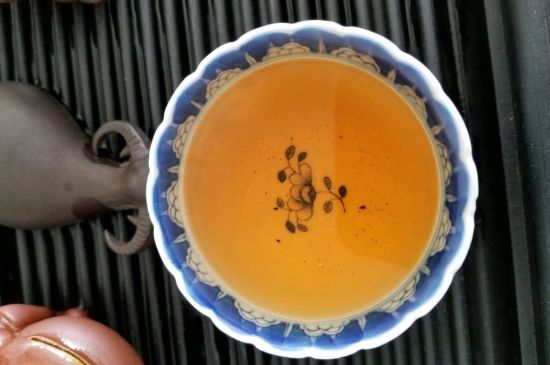 大紅袍第一泡要倒掉嗎，洗茶水需倒掉但第一泡出湯