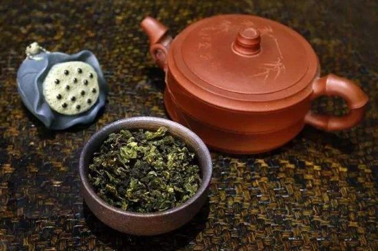 泡大紅袍、肉桂和水仙可以用一個(gè)紫砂壺嗎，可以摻一起沖泡么？
