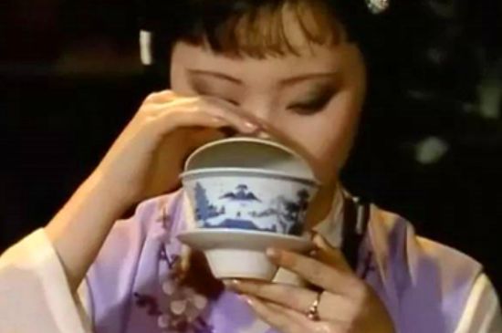 女士喝茶優(yōu)雅姿勢(shì)，女士正確喝茶姿勢(shì)禮儀