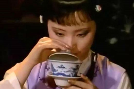女士喝茶優(yōu)雅姿勢(shì)，女士正確喝茶姿勢(shì)禮儀