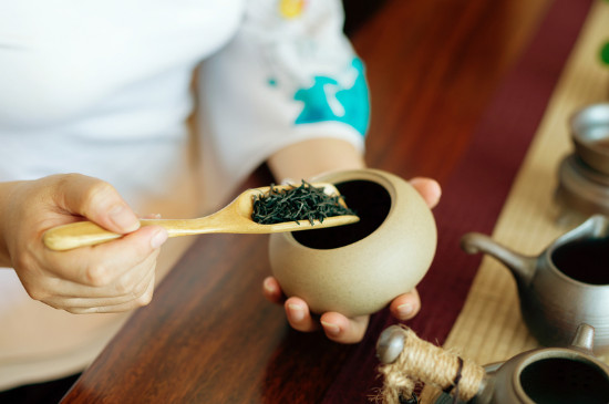 女人喝茶要行扣茶禮嗎，叩茶禮女士能用嗎？