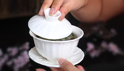 三才蓋碗的正確拿法，三才蓋碗抓碗法圖解