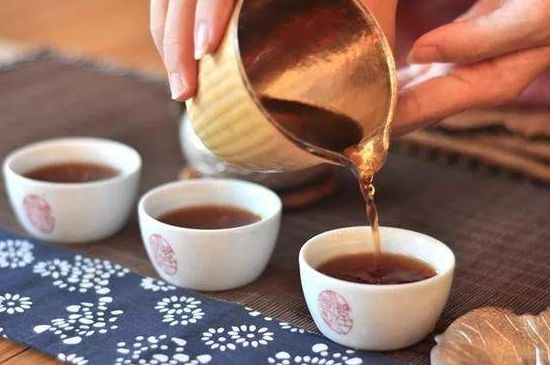 喝茶茶桌上的禮儀有哪些，泡茶待客十大禮儀不可不做！
