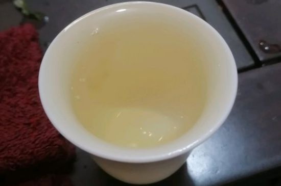 春茶上市白茶的好壞怎么區(qū)分，春白茶怎么分辨好不好？