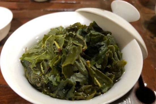 香精茶喝多了會(huì)怎么樣，茶葉加香精有什么害處？