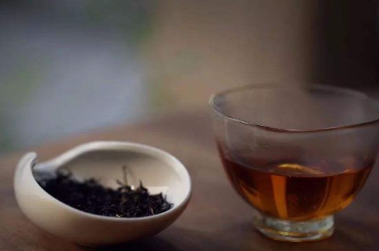 泡好的茶水放冰箱能保存多久，泡好的茶冷藏放多久？