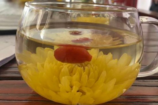 晚上可以喝菊花茶泡水嗎，睡覺前能不能喝菊花茶？