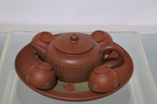 正宗紫砂壺多少錢一套，一套正宗<a href=http://www.blghub.com/chaju/zisha/ target=_blank class=infotextkey>宜興紫砂壺</a>什么價(jià)格