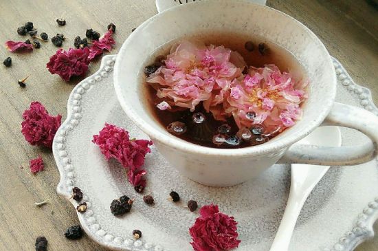 玫瑰花的最佳搭配，喝玫瑰花茶搭配什么喝好？