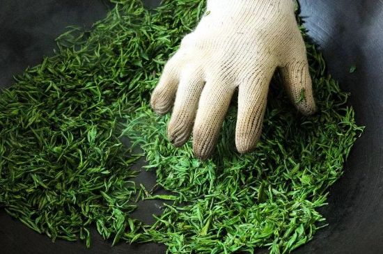 龍井茶炒茶葉怎么炒出好茶色，茶葉怎樣做出來最綠？