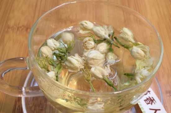 茉莉泡水禁忌，茉莉干花泡水的功效與禁忌