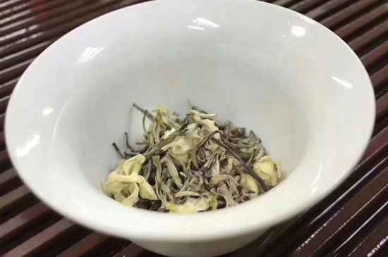 女孩喝茉莉茶的好處，茉莉茶葉的功效與禁忌