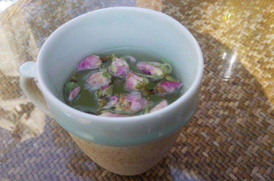 玫瑰花泡茶祛斑要多久見(jiàn)效，喝玫瑰花茶多久能祛斑？