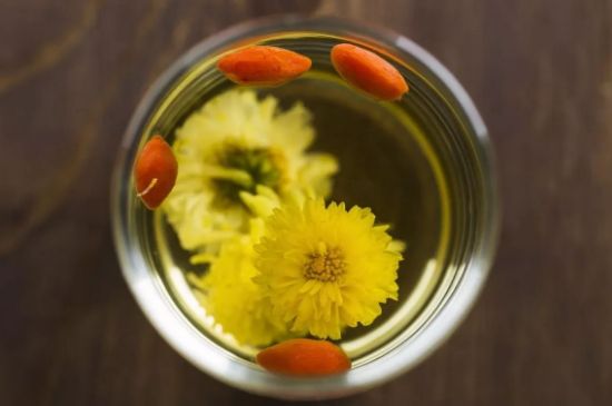 菊花茶的最佳搭配有哪幾樣，菊花茶和什么搭配喝效果好？