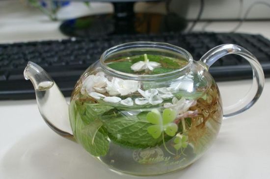 茉莉泡水禁忌，茉莉干花泡水的功效與禁忌
