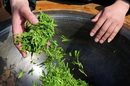 龍井茶炒茶葉怎么炒出好茶色，茶葉怎樣做出來最綠？