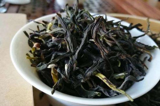 鴨屎香單叢雪片茶的特點(diǎn)，鳳凰雪片茶有什么特點(diǎn)？