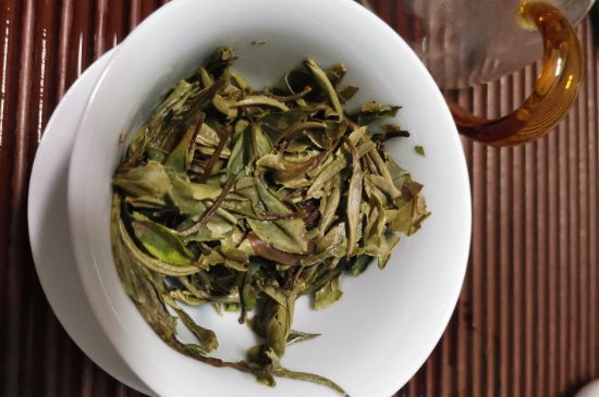 7年壽眉和2年白牡丹哪個(gè)好，老白茶壽眉與白牡丹的口感區(qū)別