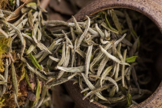 福鼎白茶要喝老的嗎，為什么喝白茶要喝老茶存新茶？