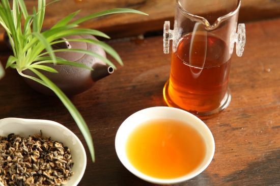 飯后多長時間喝六堡茶最好，六堡茶一天喝多少