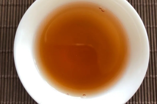 老白茶上火還是去火？夏季喝煮的老白茶會容易上火！