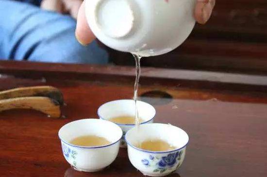 鴨屎香單叢雪片茶的特點(diǎn)，鳳凰雪片茶有什么特點(diǎn)？