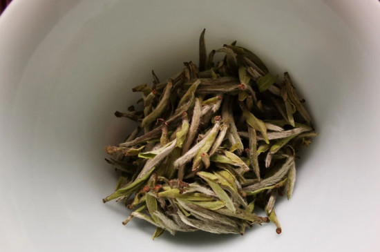 新舊白茶怎么區(qū)分，怎么分辨白茶是新還是舊