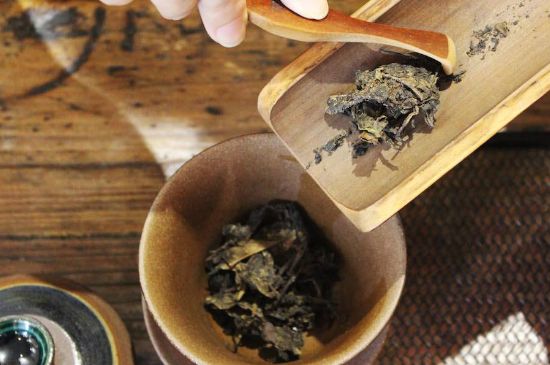 茯磚茶與普洱茶哪個(gè)好，茯茶和普洱茶口味區(qū)別