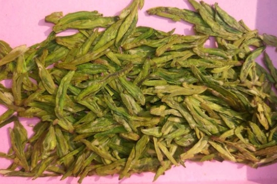 西湖龍井新茶和陳茶的區(qū)別，怎么區(qū)分龍井新茶和舊茶？