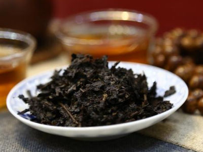 黑茶的功效與作用，長期喝黑茶有什么功效？