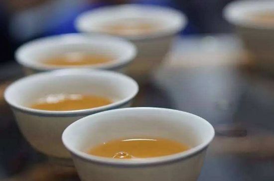 茯磚茶與普洱茶哪個(gè)好，茯茶和普洱茶口味區(qū)別