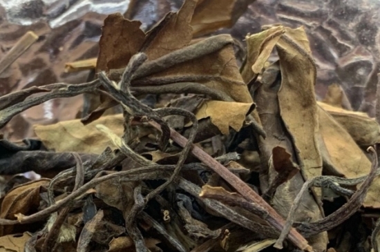 老白茶上火還是去火？夏季喝煮的老白茶會容易上火！