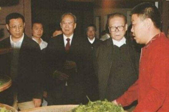 母樹大紅袍給誰喝了，為什么母樹大紅袍叫三棵六株？