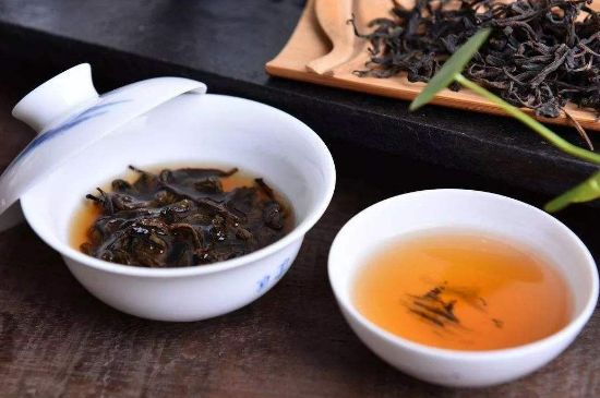 茯磚茶與普洱茶哪個(gè)好，茯茶和普洱茶口味區(qū)別