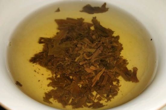 女人喝紅茶好還是喝普洱茶好，普洱茶和紅茶哪個適合女人喝