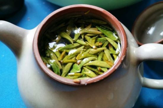 龍井茶放二年了能喝嗎，過期龍井茶的妙用！