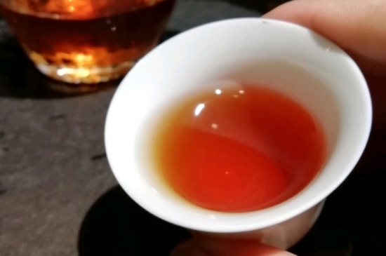 長期喝巖茶會(huì)上火嗎？巖茶這樣喝了容易上火！