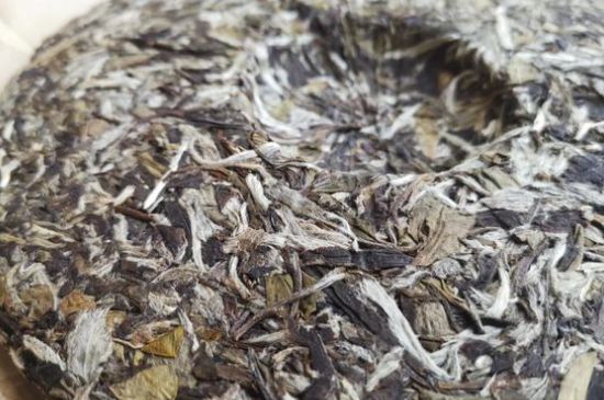 7年壽眉和2年白牡丹哪個(gè)好，老白茶壽眉與白牡丹的口感區(qū)別