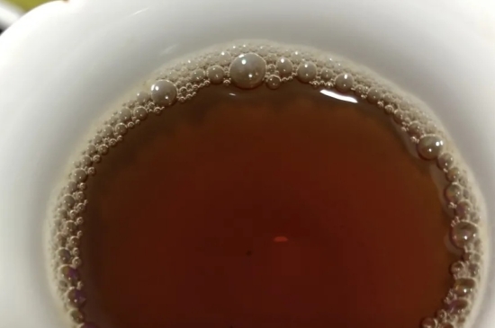 老白茶上火還是去火？夏季喝煮的老白茶會容易上火！
