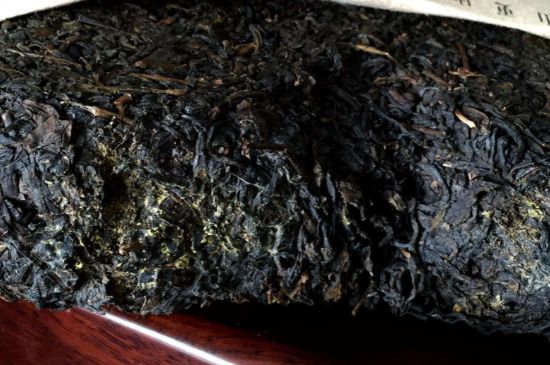 伏茶里的金花是黃曲霉素嗎，金花茯茶里的是什么菌