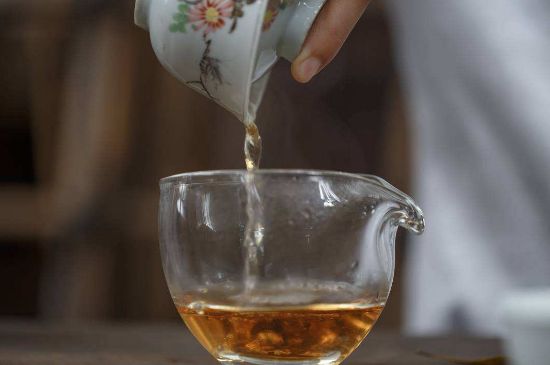 福鼎白茶要喝老的嗎，為什么喝白茶要喝老茶存新茶？